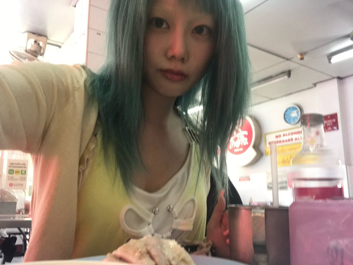 Alphazexeggcute's tweet photo. 히나타 요즘 사복 보면 엄청 빈티지에 빠지신거같구 귀여웡 https://t.co/iD7aRjYLVK