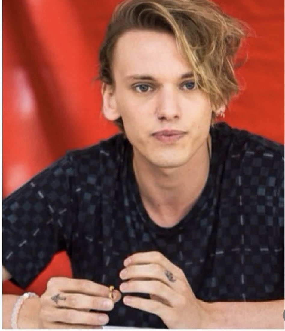 coolScorpiyy's tweet photo. Daily Jamie Campbell bower 36 :3 💕❤️🤍🖤✨💫🎶🎸 https://t.co/BVoPkX2OMs