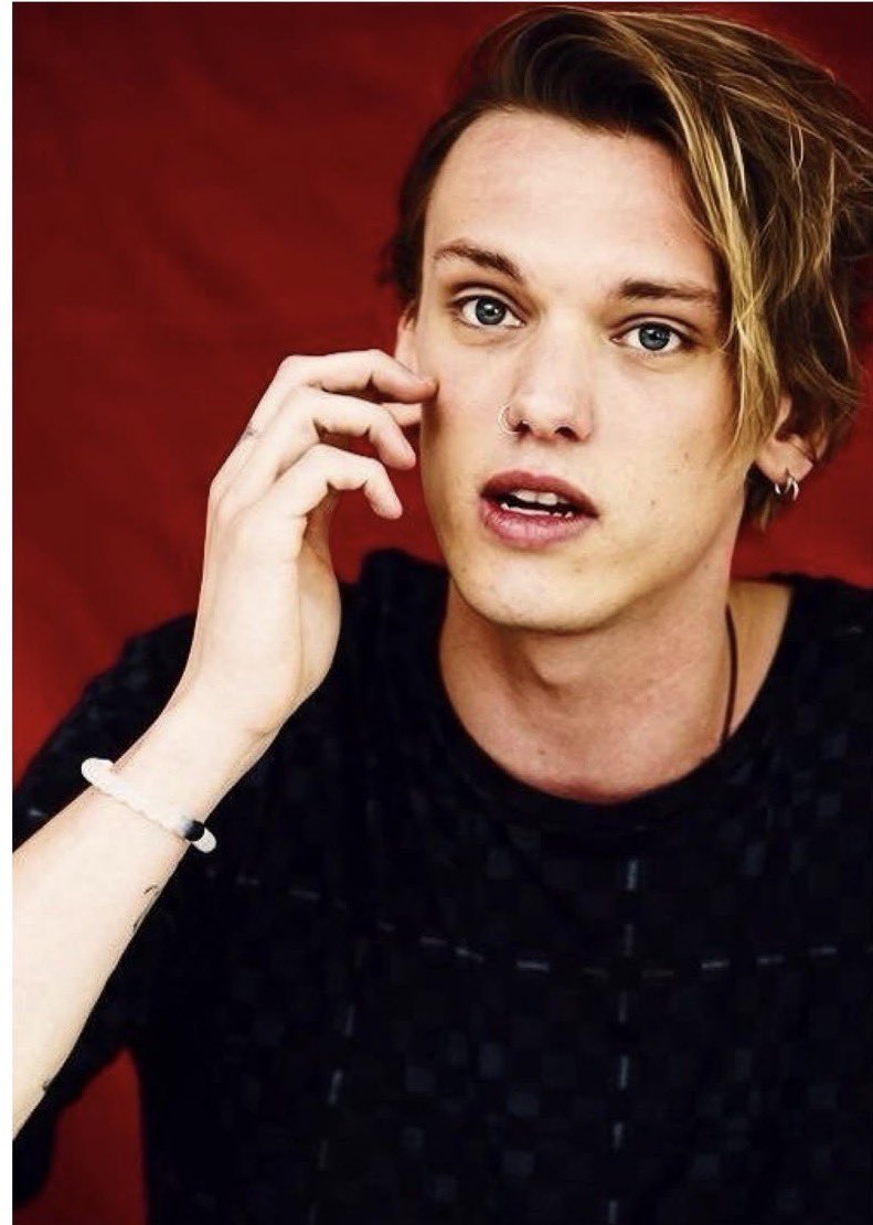 coolScorpiyy's tweet photo. Daily Jamie Campbell bower 36 :3 💕❤️🤍🖤✨💫🎶🎸 https://t.co/BVoPkX2OMs