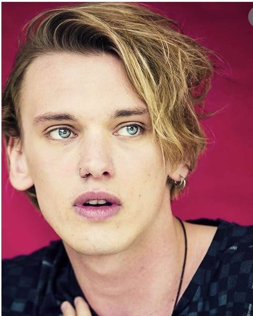 coolScorpiyy's tweet photo. Daily Jamie Campbell bower 36 :3 💕❤️🤍🖤✨💫🎶🎸 https://t.co/BVoPkX2OMs
