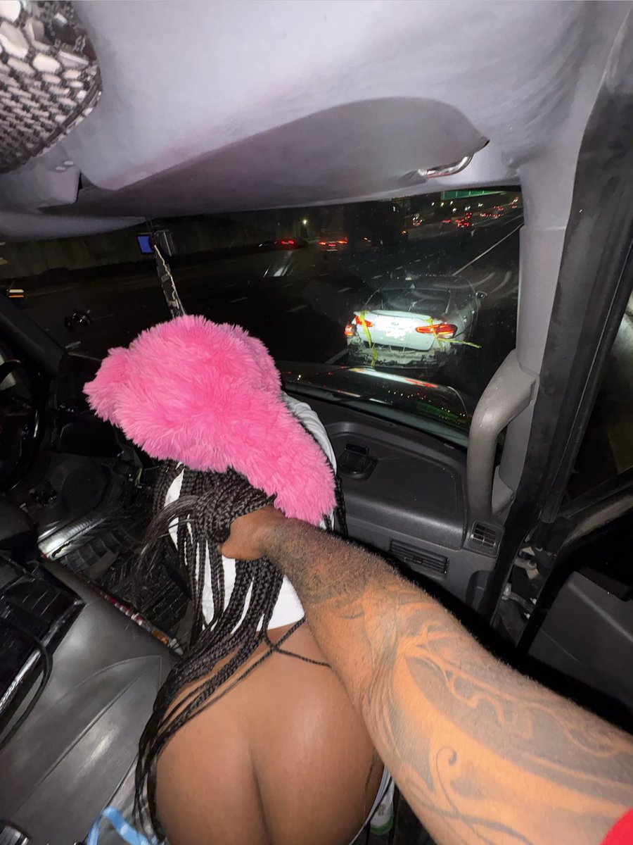 MuthafuckinLae's tweet photo. Got hit by a 18 wheeler 🚛 
i …kinda let him hit after https://t.co/V7X208aGtB