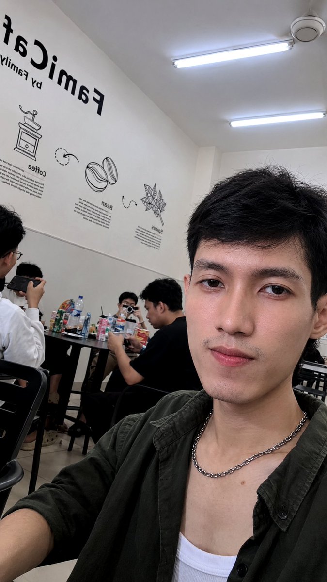 mas_adiin's tweet photo. Mode outdoor vs mode indoor🤣 https://t.co/fuD1oX6JAW