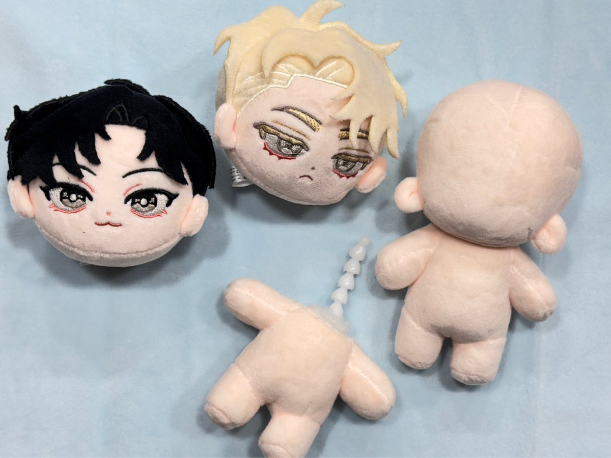 ZZANGSOM_'s tweet photo. 🧸🪡🏥

- 10cm 바디교체
- 볼터치, 경락

얼굴만 있는 키링에 바디를 이식 해서 이것이 헤드 이식인가 바디 이식인가 깊생을 하게 만들었지만 일단은 바디 교체로,,!! ^//^)9

#장샴 #장미와샴페인 #짱솜됐솜 #솜병원 https://t.co/mV7BIThJhW
