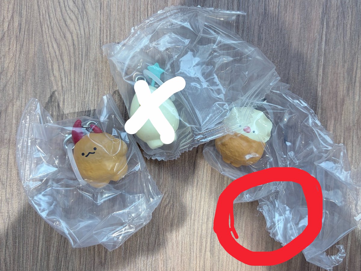 riep0chaaaa's tweet photo. お弁当フレンズ　めじるしマスコット

譲)カキフライちゃん(⭕️印のところ、初期不良で封があいていました)カニつめフライちゃん
求)ミニトマト、たこさんウインナー

郵送交換
おひとつからでもお声がけください✨ https://t.co/Y0CsrTgzJu