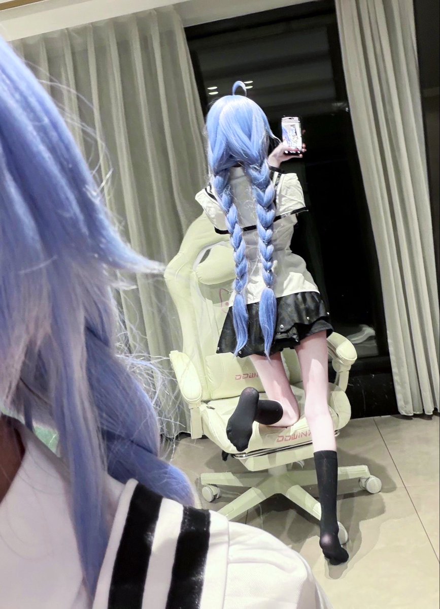 ic_axio's tweet photo. 水の魔術師、休憩中🫧

#无职转生 #���琪希 #コスプレ #ロキシー #MushokuTensei #Roxy #cosplayㅤㅤ https://t.co/Y5j5yc69Zg