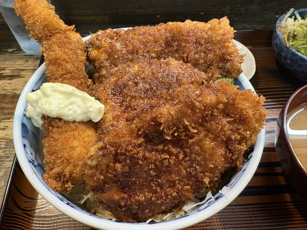 junsuwama's tweet photo. 諏訪のまとい食堂でアベック丼とチャーシュー麺、どちらもとても美味しかった。 https://t.co/SPZ0pJDJjj