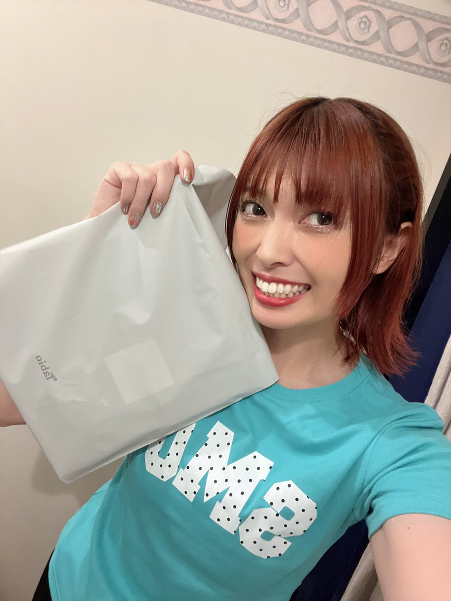 kudomayu_new's tweet photo. #MAYUFES 2026の夜の部にゲストで来てくださった #北川理恵 ちゃん❤️✨
楽屋でも沢山私の身の回りの事をお手伝いしてくれてもうなんて優しいの〜😭🫶🏻❤️理恵ちゃんの歌で癒されて一緒に楽しく歌わていただきました🥰🥰
そしてプレゼントまで😍🎁
理恵ちゃん本当にありがとうございました😍💖
大好き💖 https://t.co/PLpFgYFa9w