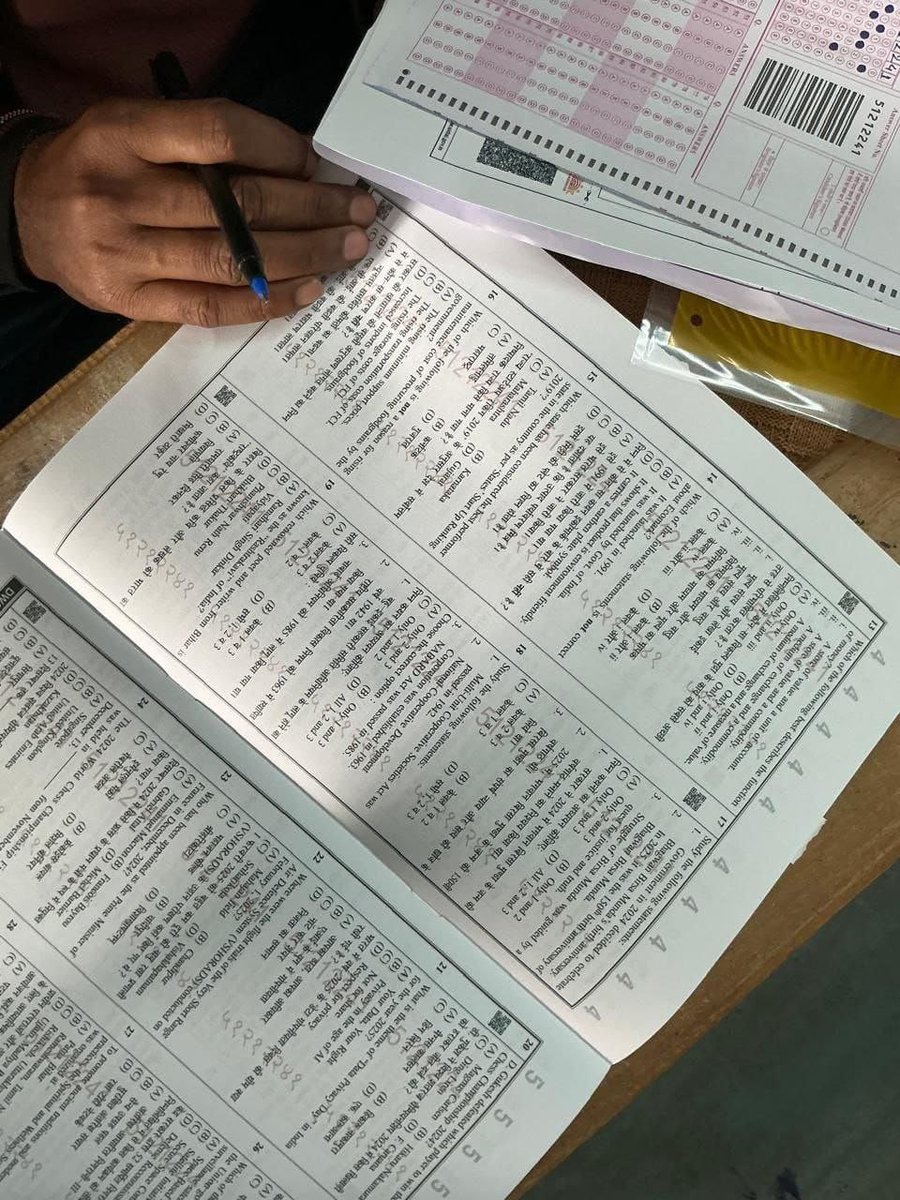 bittuyadaxv's tweet photo. अभ्यर्थी किसी विशेष लाभ की मांग नहीं कर रहे, सिर्फ निष्पक्ष प्रक्रिया की मांग कर रहे हैं। बिहार दारोगा 1799 की पूरी प्रक्रिया रद्द होनी चाहिए और परीक्षा नए सिरे से होनी चाहिए।

#CancelBiharSi1799_JusticeForRomit https://t.co/sZknn1Y7rk
