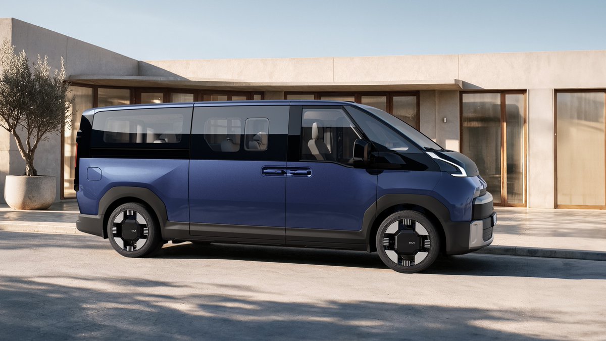 allaboutevsdot's tweet photo. The new PV7 gives Kia a second electric van offering, strengthening its position in the growing electric commercial mobility space. What do you think of Kia’s EV van strategy? 

Read More: https://t.co/PoAH8si1Fn

#Kia #ElectricVan @KiaInd https://t.co/9gJnM4zR16