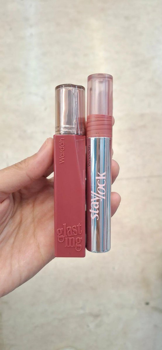 irmaagsttna's tweet photo. GAMAU GATEKEEP, fix ini dia racikan OMBRE aku selamanyaa ‼️

Nemu lagi shade ombre pinkies pink seger kek gini. OMG, cakep banget🥺🤌 bibir jadi plumpy juicy glossy kalo pake ini 💖🍉🌸 https://t.co/MfyMGrhiCJ