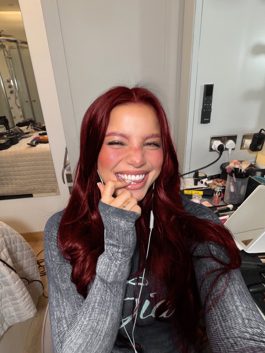 yorkrainz's tweet photo. ㅤ݄  — ㅤׂ   friend  request   !

name   :   Emily Stein Beaufort
age     :   26
height  :  1,64
status  :  Single
sign    :  Escorpio
O.S.    :  Hetero
species : Vampire

[+] Music, film, production, actress, dancer and a thousand fun stories.
  
        🤍   for  dm.
ㅤ https://t.co/zOjiu3Ee9T