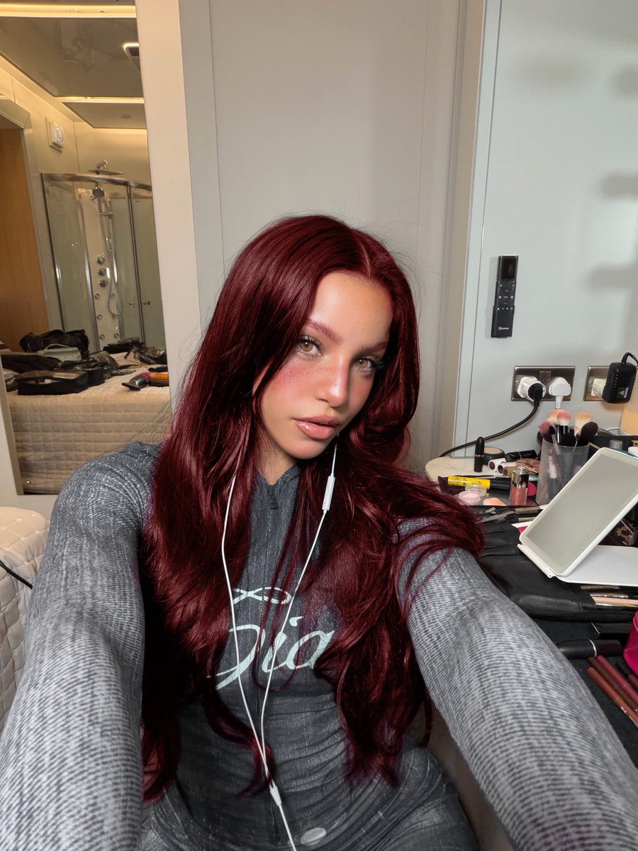 yorkrainz's tweet photo. ㅤ݄  — ㅤׂ   friend  request   !

name   :   Emily Stein Beaufort
age     :   26
height  :  1,64
status  :  Single
sign    :  Escorpio
O.S.    :  Hetero
species : Vampire

[+] Music, film, production, actress, dancer and a thousand fun stories.
  
        🤍   for  dm.
ㅤ https://t.co/zOjiu3Ee9T