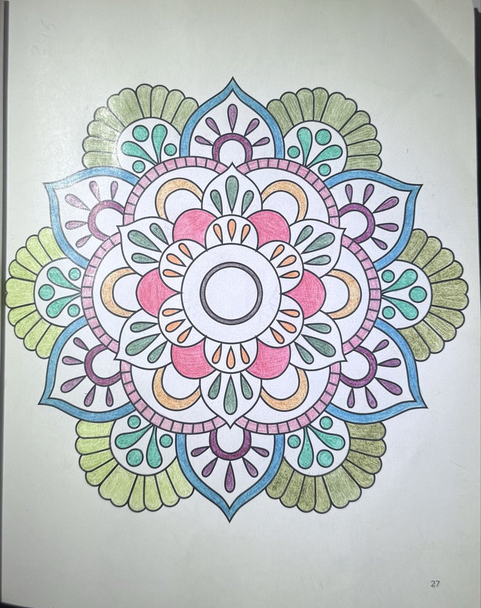 RamonPis1's tweet photo. Buenos días que bonitos los colores de un mandala vamooooooooos a pintar todos que los lapiceros de los colores se relajación y comprar algunos de los mandalas y lo pinta cada gusto https://t.co/18H2F33DPI