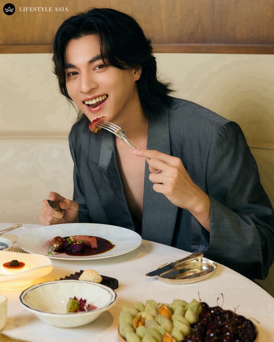 Gulfkanawutofc's tweet photo. "กลัฟ-คณาวุฒิ ไตรพิพัฒนพงษ์" คัฟเวอร์สตาร์ Vol. 32 ที่​Lifestyle Asia Thailand ชวนมาใช้ช่วงเวลาดีๆ
ณ ICONSIAM แลนด์มาร์กระดับโลกริมแม่น้ำเจ้าพระยา

#LSAxGulfKanawut
#GulfKanawut

พร้อมประเดิมจุดหมายแรกด้วยมื้อ
อาหารสุดพิเศษที่ Blue by Alain Ducasseก่อนเติมพลังให้พร้อมออกไปสำรวจอีกหลาก
หลายมุมและเรื่องราวที่รออยู่ตลอดทั้งวัน​

Start the day with "Gulf Kanawut Traipipattanapong" (@gulfkanawut),
Lifestyle Asia Thailand's Vol. 32 CoverStar, as we spend a memorable day at ICONSIAM, the world-class landmark on
the Chao Phraya River. Our first stop is a special dining experience at Blue by Alain
Ducasse, before setting off to explore more of what the day has in store.