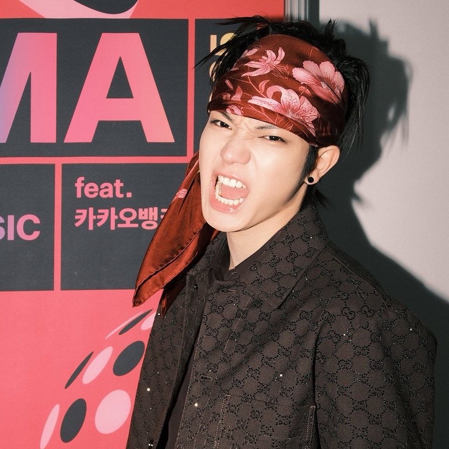 starfess's tweet photo. -star JUJUR SUSAH BENER MOVE ON DARI OHYUL PAKE BANDANA BEGINI https://t.co/7hvCP8bBpi