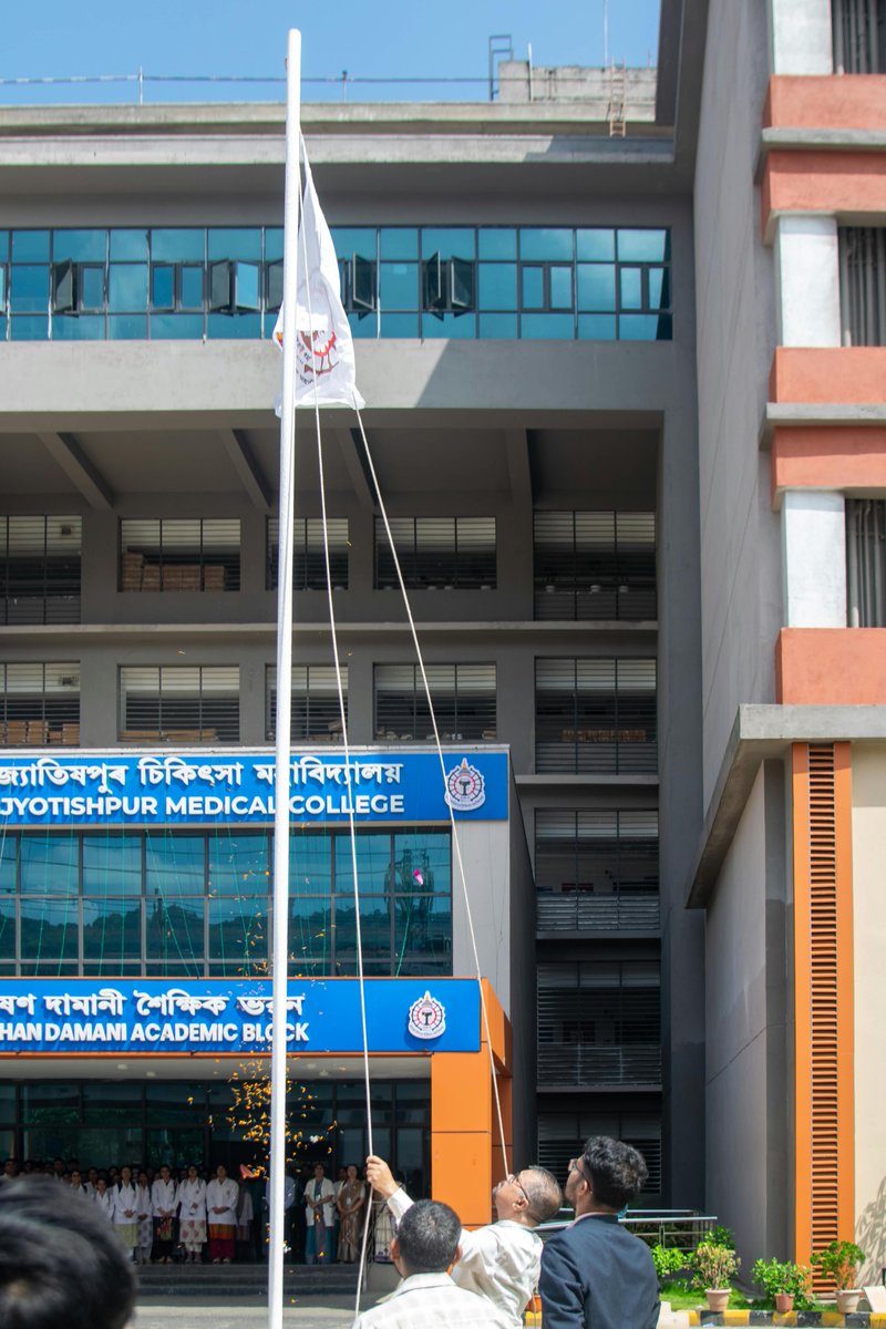 mediapmch's tweet photo. PMCH conducted the Orientation Programme for MBBS Phase-I Batch 2026–27 on 15 Sept, welcoming the new batch with flag hoisting, faculty introduction, academic guidance, oath-taking and orientation on hostel stay &amp; anti-ragging policy.
Welcome to the PMCH family!
#PMCH #MBBS2026 https://t.co/e7Vayf3tAx