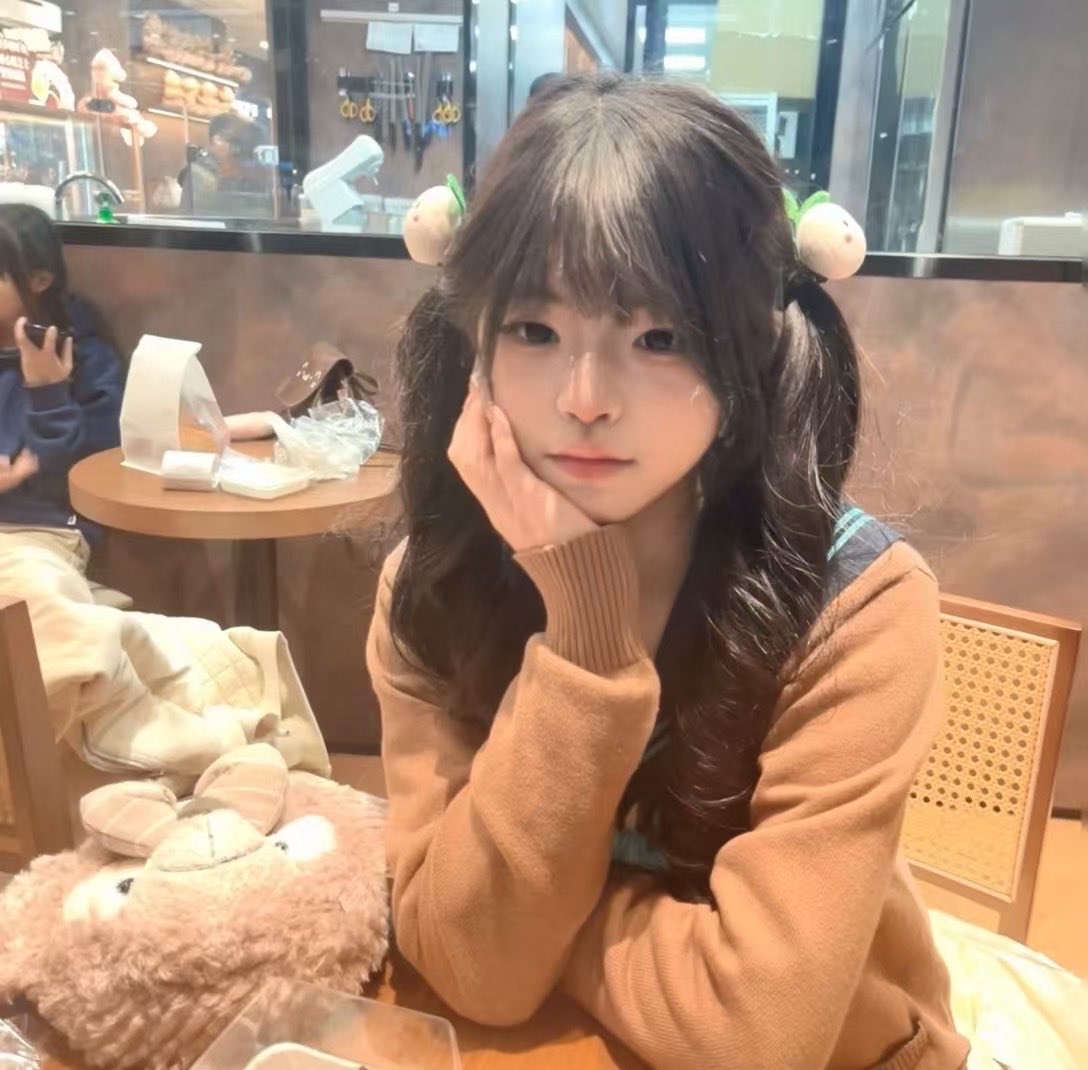 bobomik's tweet photo. 这上面有哥哥想收第一次的吗 #处女 #第一次 #女高 https://t.co/oqg8WISsNW