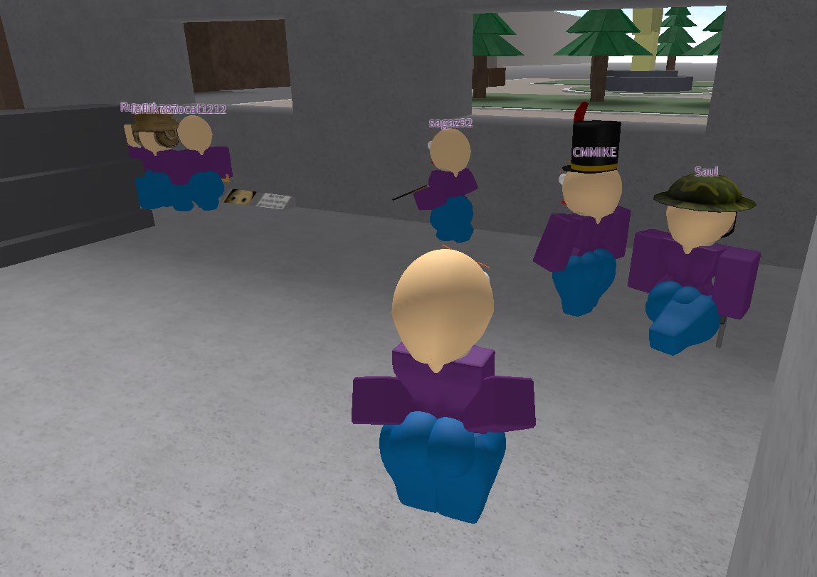 2S4Tulipan_'s tweet photo. Playing Baldi Battle Royale https://t.co/5VcurCJtL0