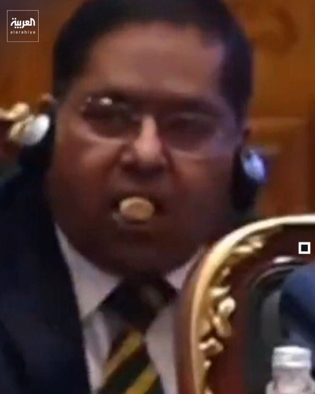 7___________K's tweet photo. Indian Ministry of External Affairs spokesperson, but they didn't let him enjoy with the nuts.. they took the box. https://t.co/9w5KN4VPAV