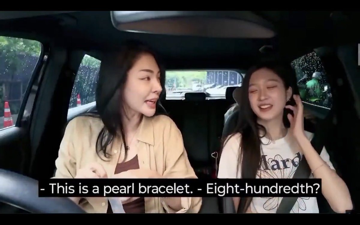 foodiemnm's tweet photo. At this point, 800 isn't just a number, it’s Atom’s official personality trait! 😭
First, we had 800 blankets, now it’s the 800th gift?! At this rate, her house isn't even a home anymore; it’s an Amazon fulfillment center with a bed in it.
FAYEATOM TODAY MAYBE EP1
 #TodayMaybeEP1 https://t.co/ltom1QB2tE