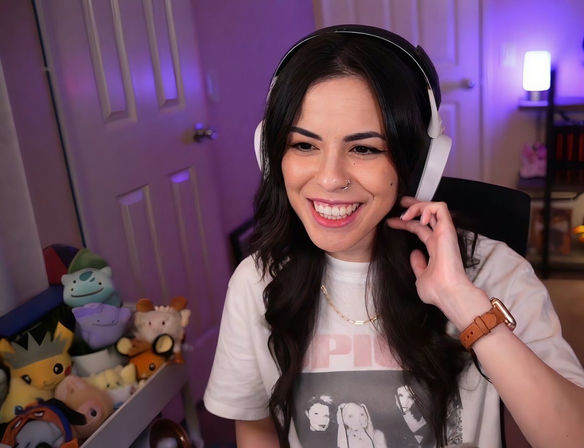 LunityHUB's tweet photo. The cutest streamer around #Lunity #Twitch #YouTube https://t.co/L7NVX2P2qE