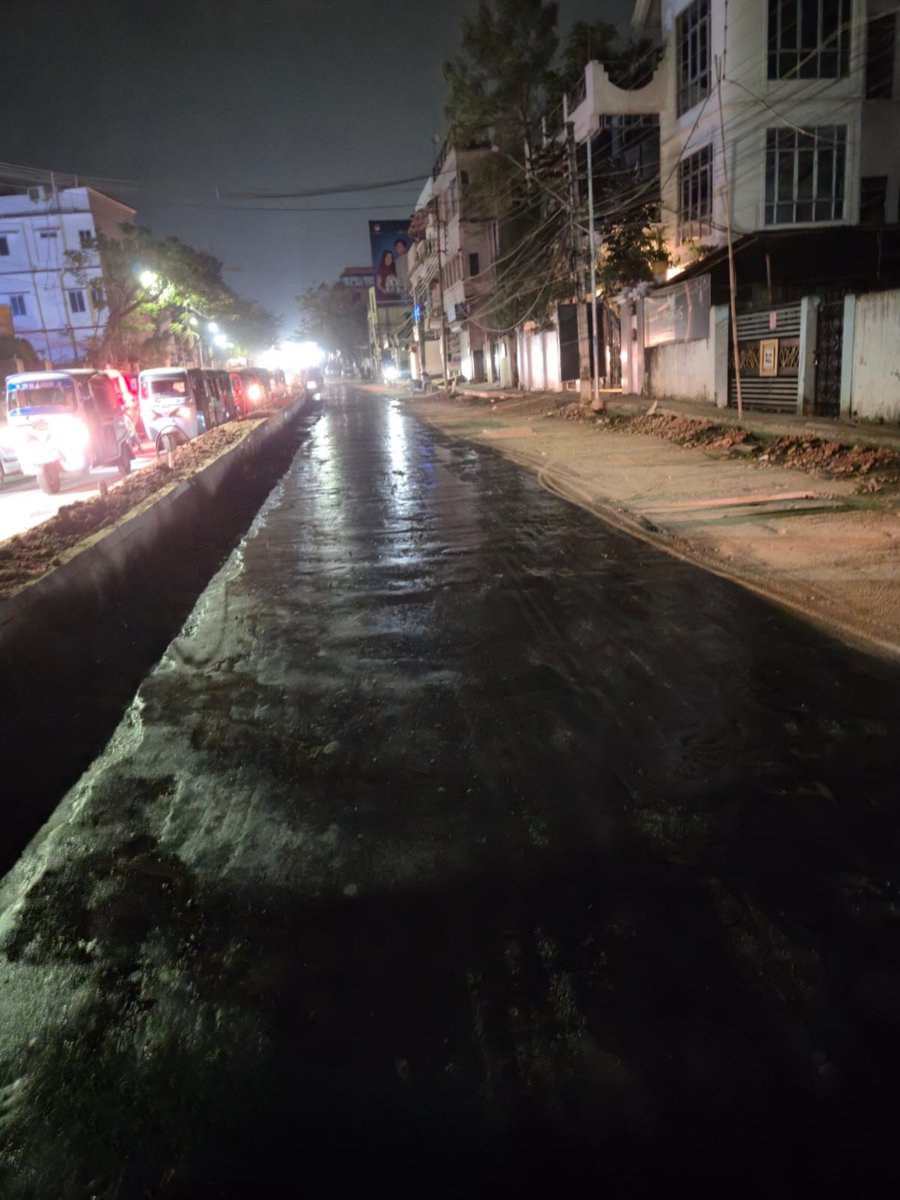 agtsmartcity's tweet photo. 🚧 DBM laying at VIP Road under the Smart Roads Project, strengthening Agartala’s road infrastructure and connectivity.

#AgartalaSmartCity #SmartRoads #VIPRoad https://t.co/IentveJexX