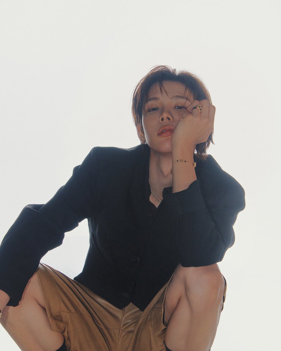 riize_archives's tweet photo. SHOTARO for Harper’s BAZAAR Jewelry. https://t.co/mrBMQ3JE3N