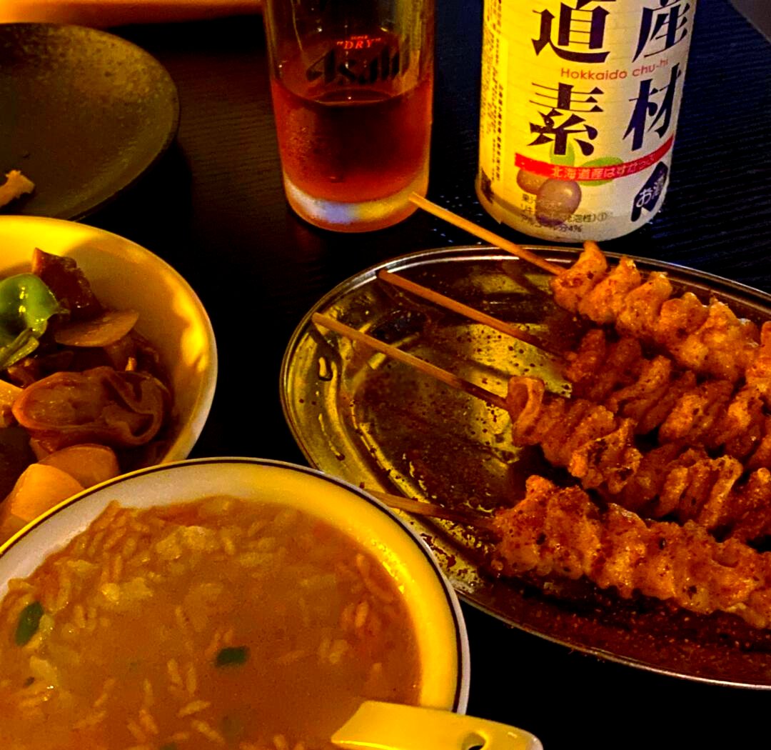 aelio699327's tweet photo. It’s 2 a.m. at the tiny street-side night eatery. Steaming miso soup, a bowl of grilled salmon, and a lone diner’s quiet smile—this is the soft, warm hug for tired souls. https://t.co/AN16oToS5q