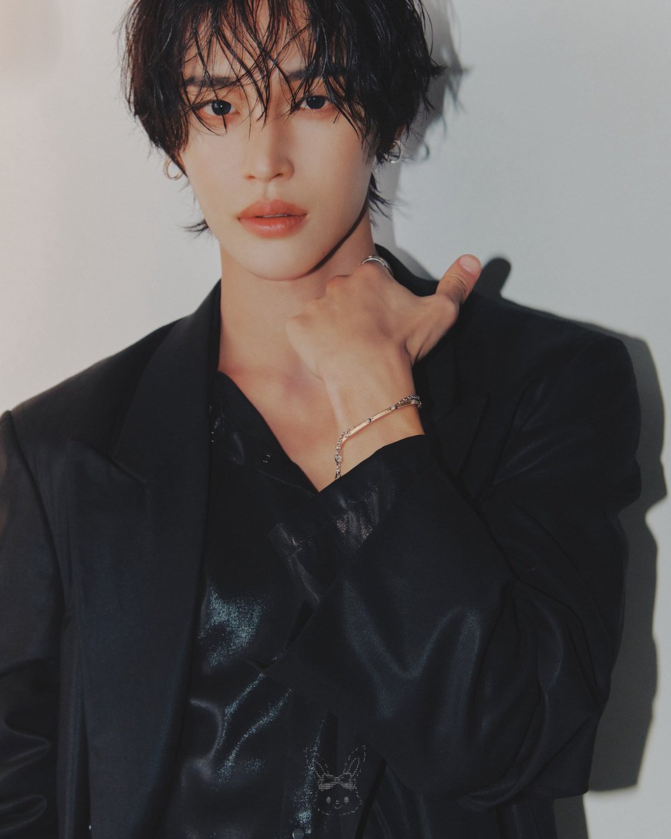 riize_archives's tweet photo. WONBIN for Harper’s BAZAAR Jewelry. https://t.co/QfE32M64WU