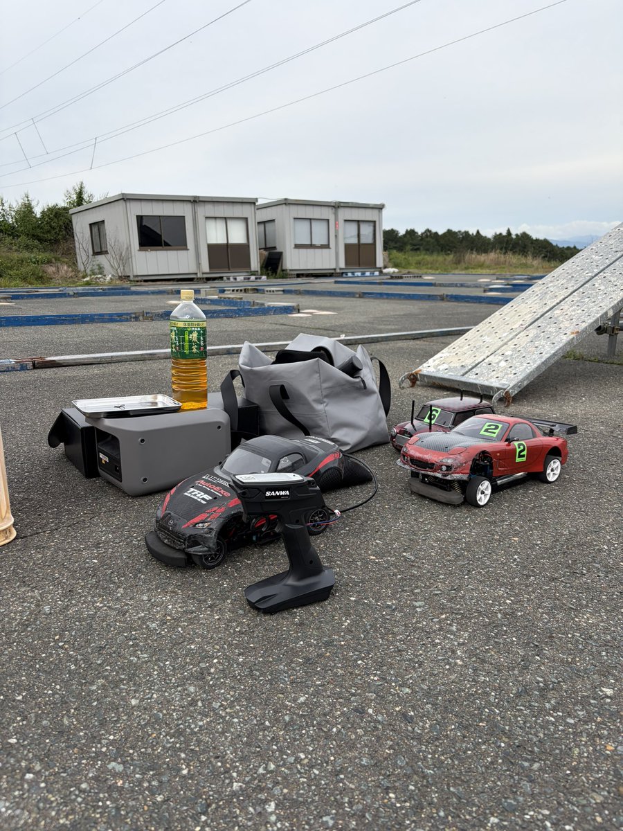 KgnsK1528's tweet photo. レンシュウ…
 #ラジコン #ホビーワークス #ラジコンサーキット #平日ラジコン https://t.co/b9pCg95JGm