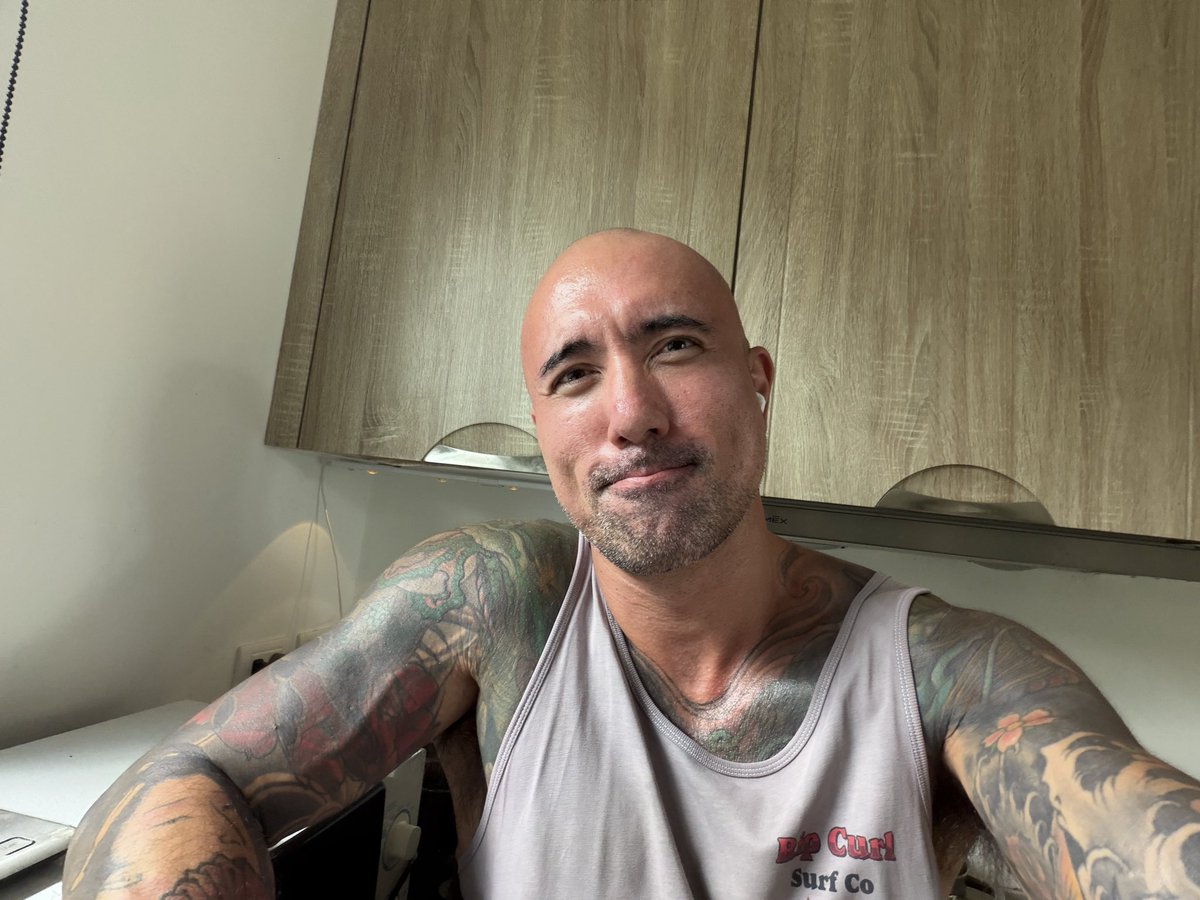 valerioshi's tweet photo. gm legends

can this unc get a good morning? https://t.co/t9ad5e8dfG