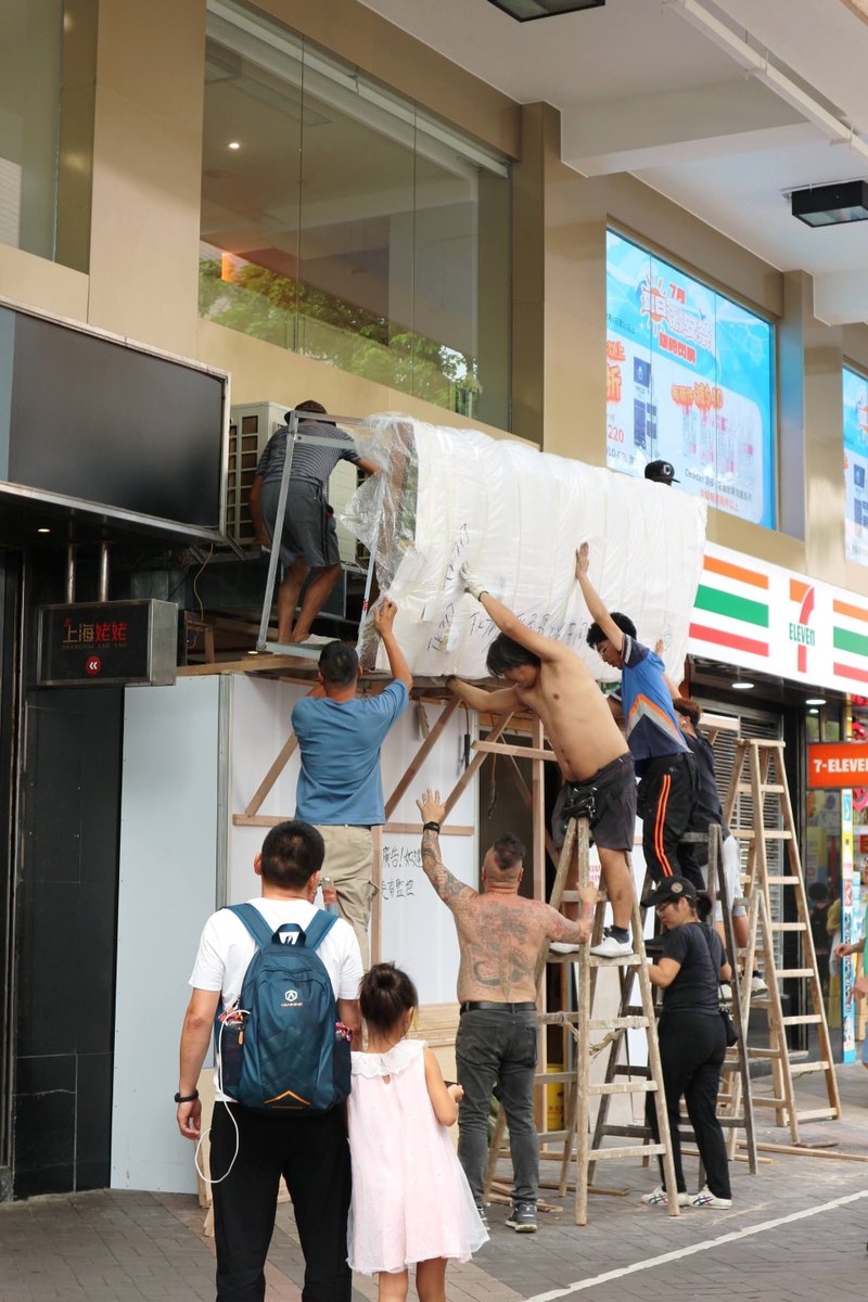 rain13284's tweet photo. 香港叔叔

働くオヤジはかっこいい

#香港に行ったことのない人に香港の空気を伝えよう https://t.co/omaSjsp47K