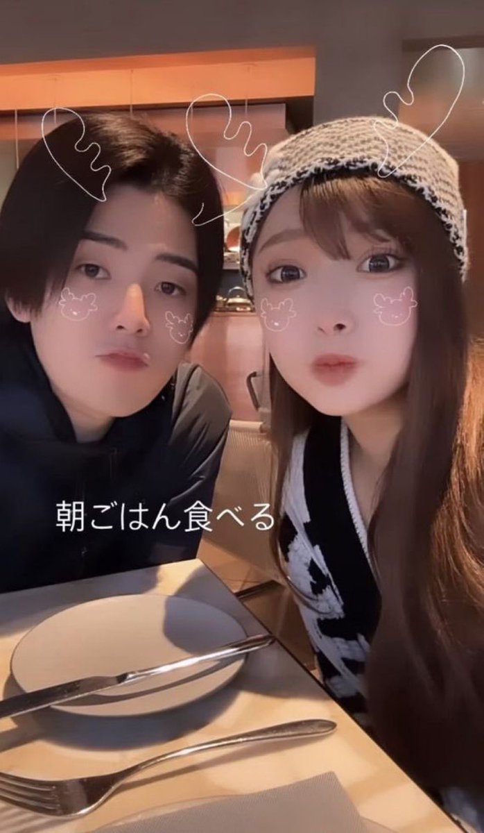 BOp9pkWPxT23041's tweet photo. もちろん信じてる♡トリリンガルだし♡国語の成績京大早稲田レベルだし♡中国のsnsによると職業モデルさんだし♡モデルではあまり見ない体型だけど大好き♡特にこの写真が可愛すぎて大ファンです😍隣の男性なんかのニュースでみたことあるかも😭💦 https://t.co/erJRZFbQCT