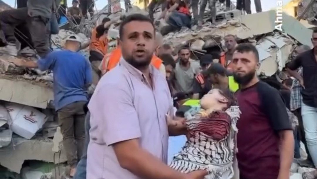 swilkinsonbc's tweet photo. A baby girl is killed this morning after a building housing displaced Palestinians collapses in Sinaa, west of Gaza City: 9 others killed https://t.co/gzyr2l5hQu