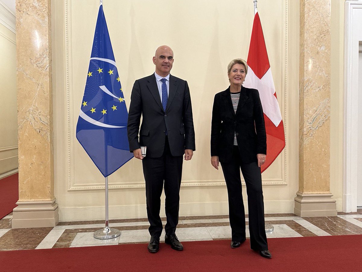 Karinkeller918's tweet photo. Wiedersehen in neuem Amt: Heute habe ich @alain_berset, Generalsekretär des Europarats, in Bern empfangen. Im Zentrum: die Zusammenarbeit zwischen der 🇨🇭 und dem @coe, insbesondere im Zusammenhang mit der Ukraine und für die Verteidigung der Demokratie.👉 https://t.co/A8XU8YE2V1…