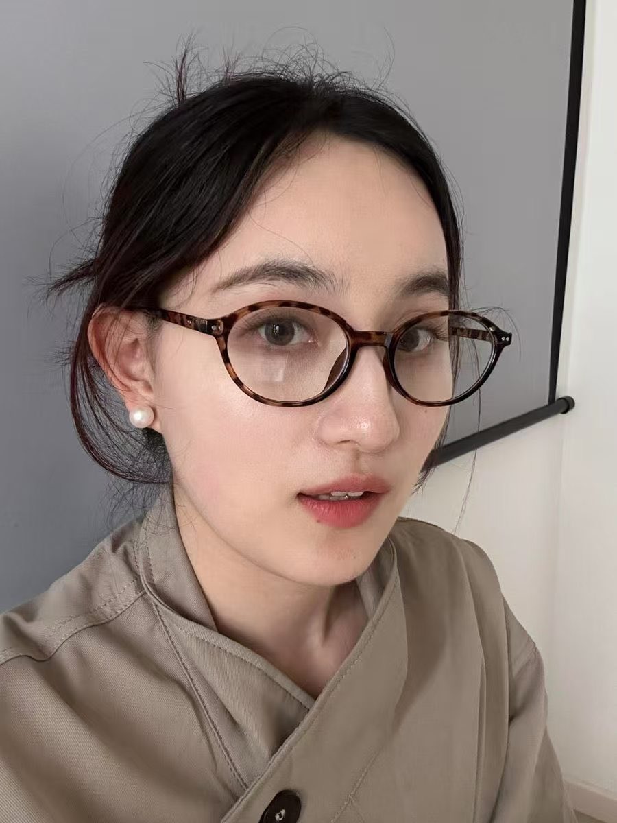 BeckySm68065037's tweet photo. 穿了某学生家长买的鞋，被曰到现在。 https://t.co/u8qxVtOSLR