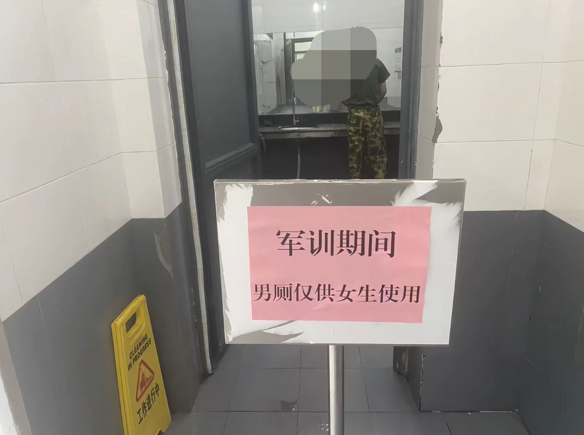 草莓泡芙🍀 的图片 1