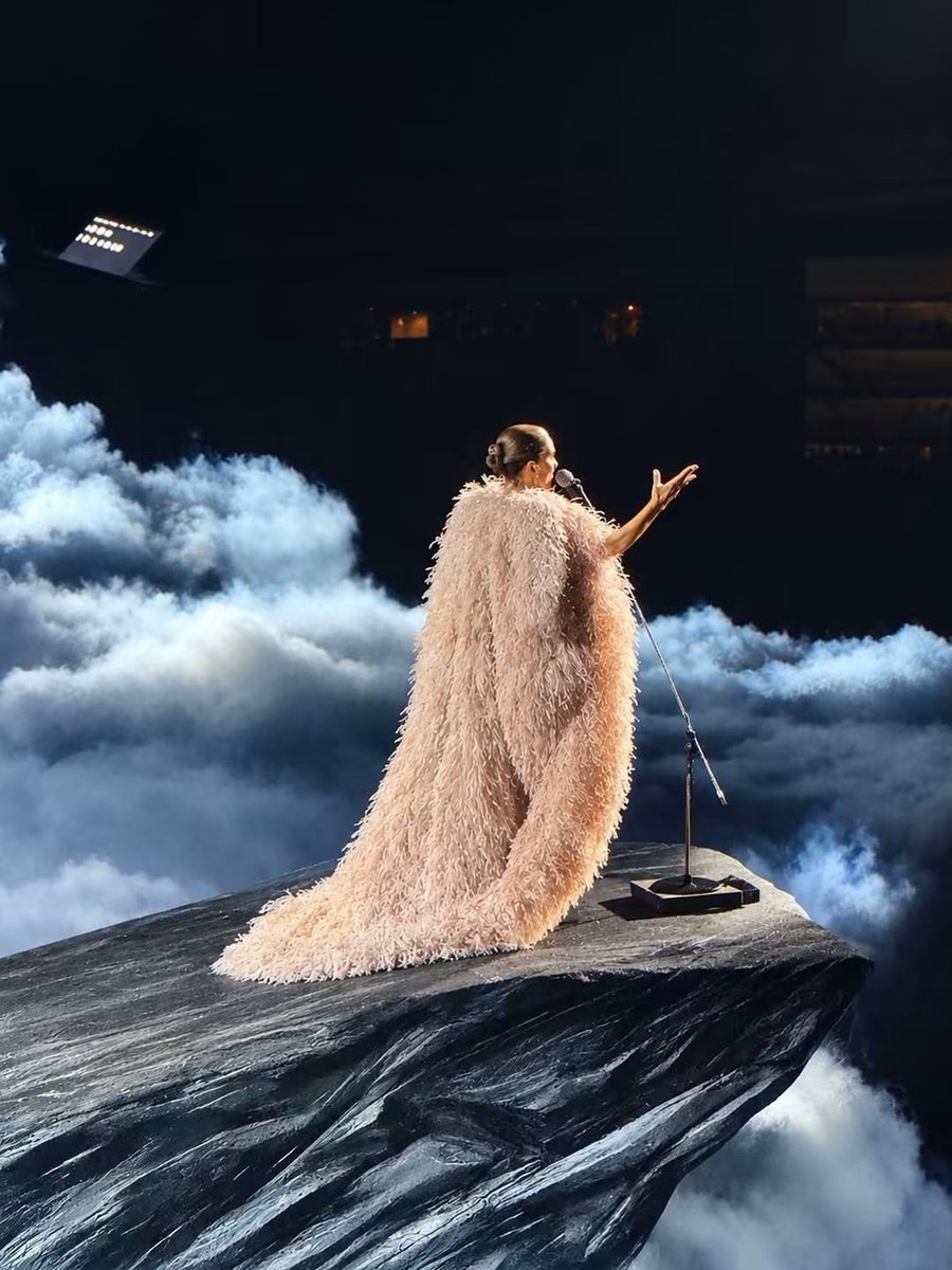 Annette01413692's tweet photo. Celine singing OPERA and she looks like she singing it in the clouds. It's heavenly 🌹 https://t.co/pky6yNybix