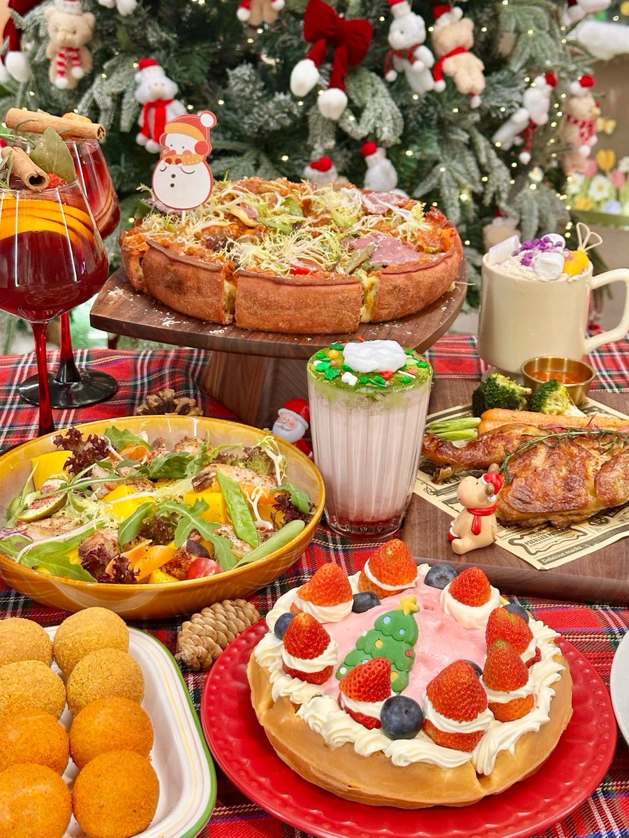 VanessaWerner6's tweet photo. [It's festival feast time! Warm apple pie u0026 spiced cider on the holiday menu—perfect for cozy gatherings with loved ones ]， https://t.co/WZxqXckwOe