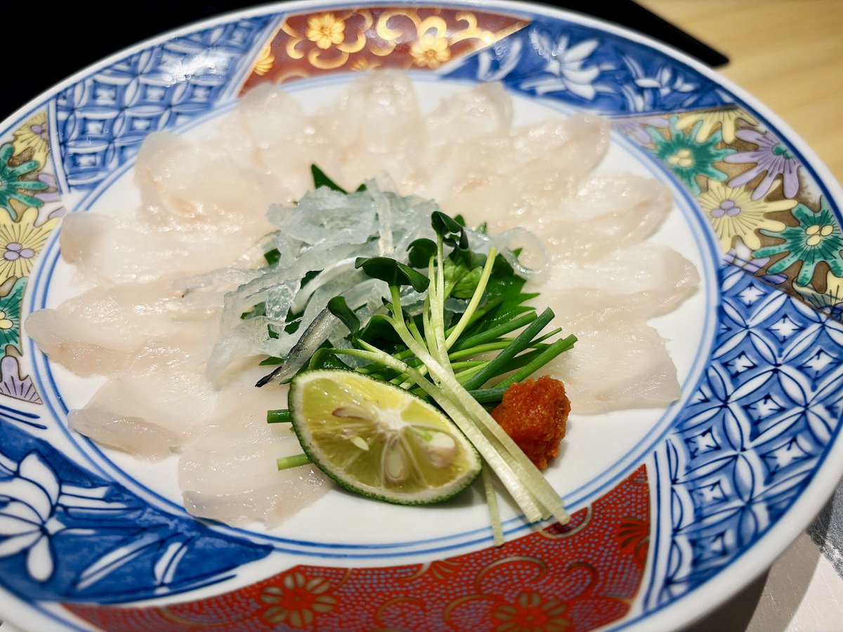 mnaoiyn's tweet photo. 昨日は夫とフグ食べに行ったよ🐡
共食い… https://t.co/0MFoVXG4z8