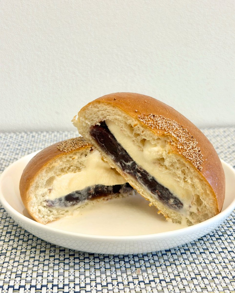 lotte_coolish's tweet photo. 食欲の秋にもぴったりな…
#あんぱんクーリッシュ 🍦✨

クーリッシュ バニラの甘さとあんぱんは相性抜群◎
まだ試したことない方は、ぜひお試しください～！ https://t.co/TJuDJqy85z
