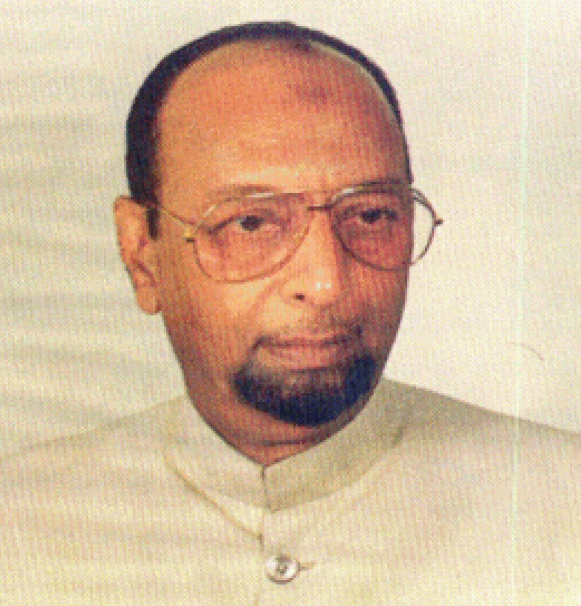 RanaBharatiye's tweet photo. Do you know The 1979 Grand Mosque seizure in Mecca (20 November–4 December) was carried out by MUSLIM terr0rists under Juhayman al-Otayb

They occupied Islam’s holiest site, proclaimed a Mahdi, and fought Saudi forces for two weeks. 

DO YOU KNOW what did Indian Muslims do during the MECCA SEIZURE??

RIOTS began when Muslim political leaders (notably Sultan Owaisi ABBU OF ASSADUDIN OWAISI) called a city-wide shop shutdown in protest over the Mecca siege. 

Many traders mostly Hindus refused to follow the order. They kept their shops open and as a result the MUALIM crowd then looted and set fire to those shops and their houses.

Just imagine their hate towards Hindus.

Muslim terr0rists of a different country captured MECCA but the jahils in India were looting and setting in fire the houses and shops of their own countrymen