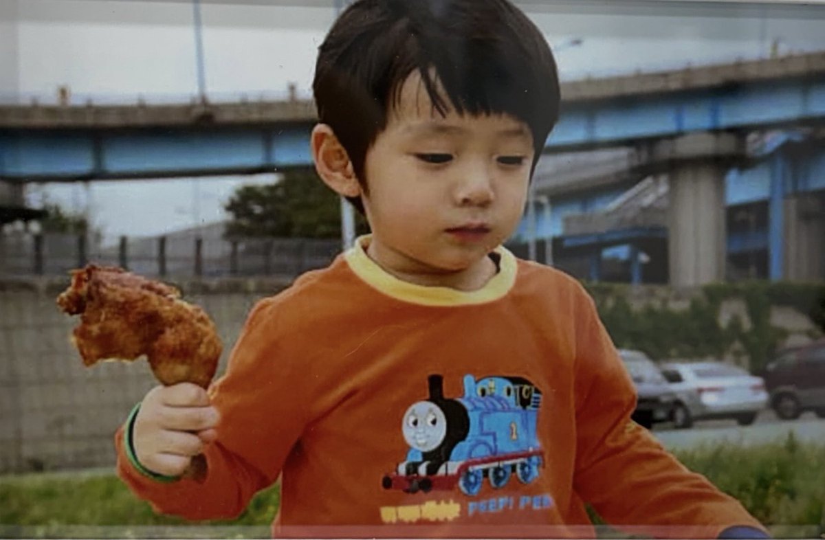 cshzones's tweet photo. aegi sanghyeon and his orange thomas shirt

#상현 #SANGHYEON https://t.co/mAImvxqxn1
