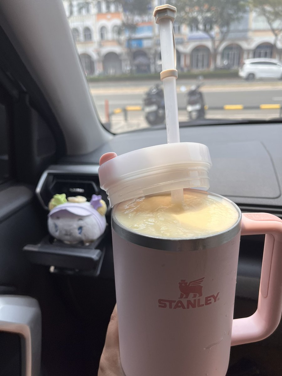 nadjarasp's tweet photo. the correct use of freewill beli jus duren 1.5 liter masuk tumbler https://t.co/x4A42S1bXR