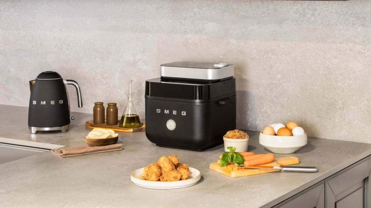 PottersCookshop's tweet photo. The Smeg Dual Flavour Air fryers in 4 colours:

Combining sophisticated styling and functionality, achieve effortless cooking results.
With an extra-large 7L capacity &amp; lots of features, these air fryers are a must for the kitchen.

Tap https://t.co/SPMzO2zJDn

#cookshop #essex https://t.co/rginViHp5G