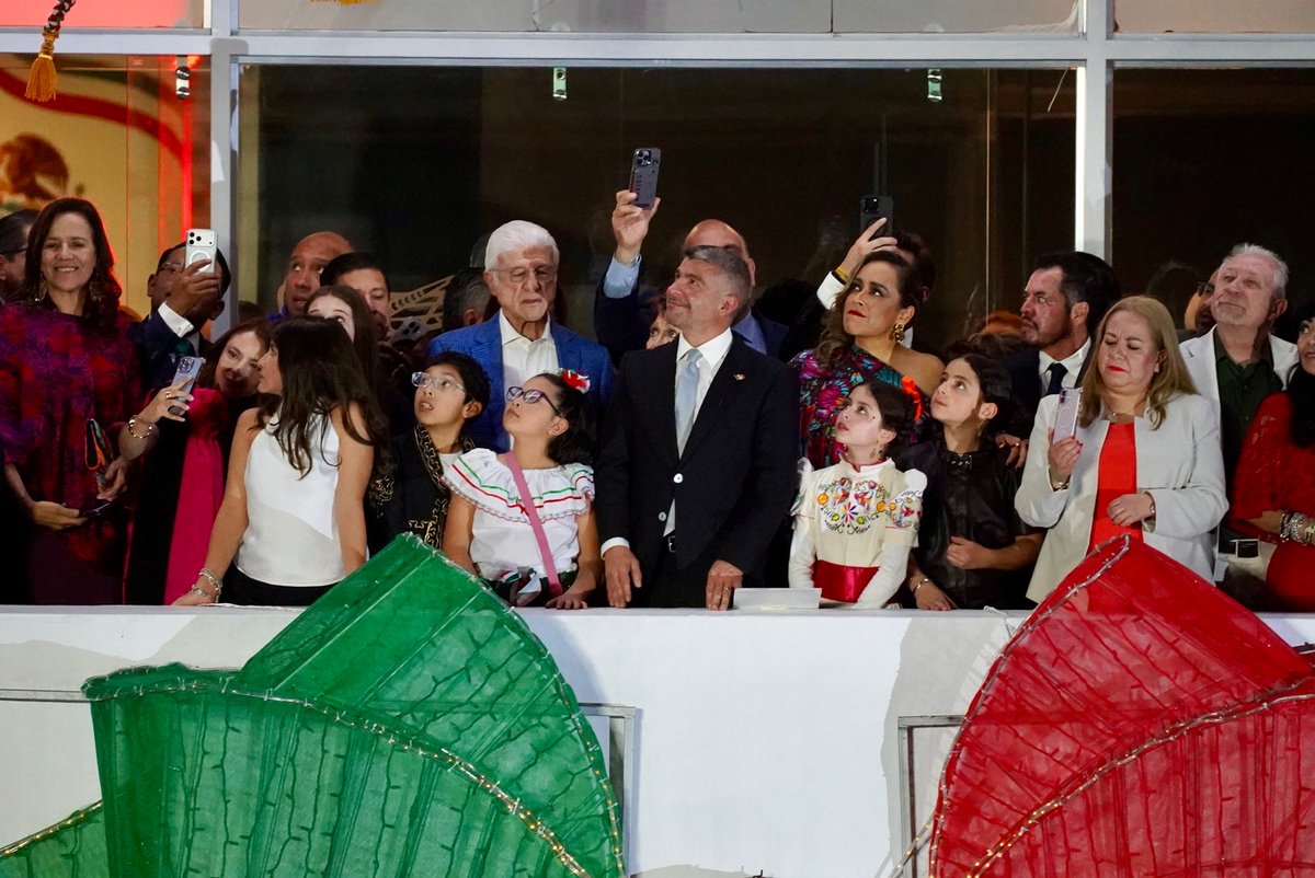 mauriciotabe's tweet photo. ¡Viva México, viva la libertad, viva la Miguel Hidalgo!

#GritemosLibertad🇲🇽 https://t.co/QT18mjnzh2