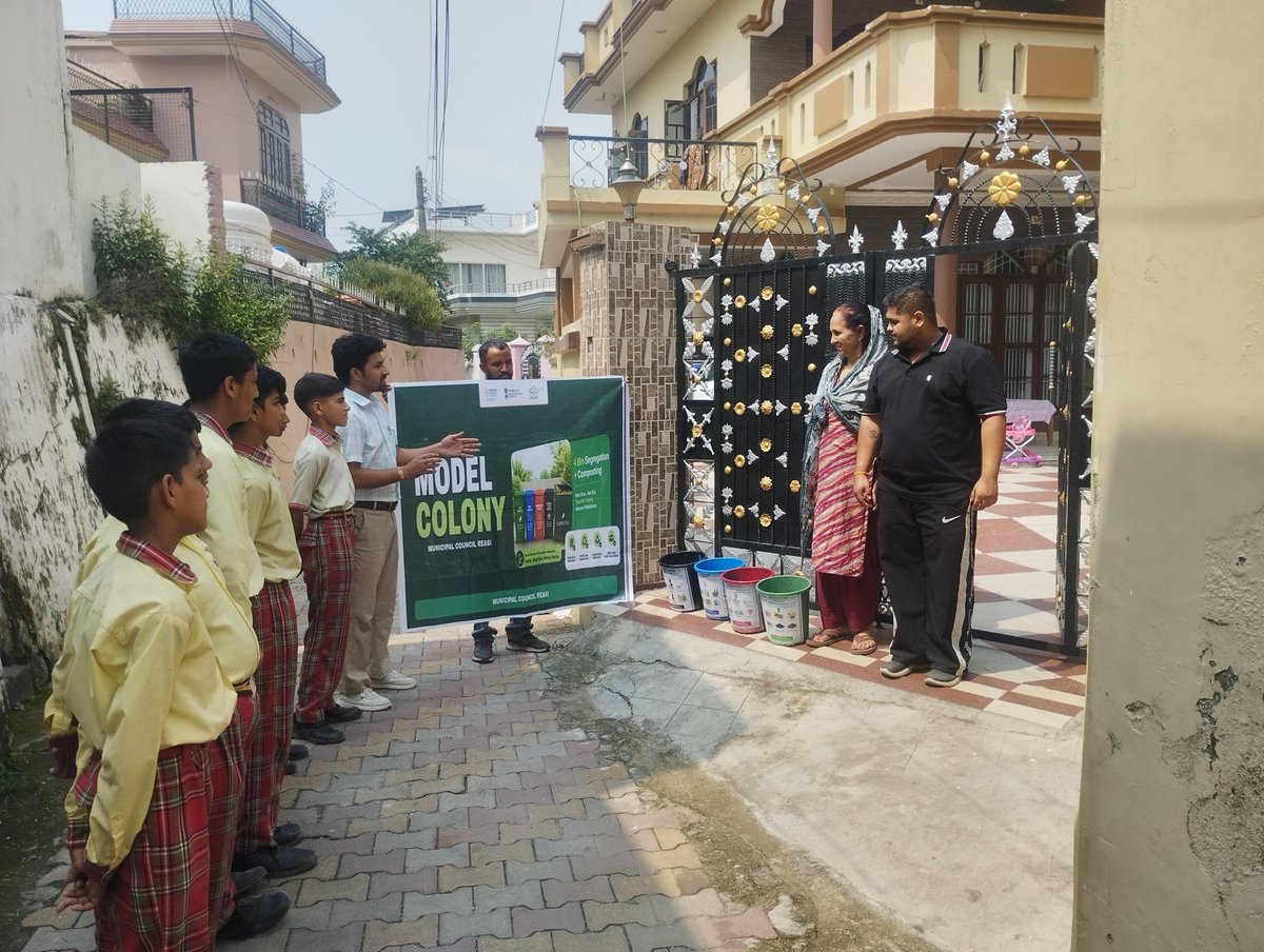 MunicipalReasi's tweet photo. A Model Ward' is our main Responsibility, keep your ward swachh, let's segregate waste, compost it and recycle it #SUPFreeMarketInitiative 
#MoHUA
#SwachhBharatMission
#SBMUrban
#SwachhJK
#SingleUsePlastic
#ModelColonyInitiative
#CleanIndia
#NayeBharatKiNayiTasveer
#Swachhreasi https://t.co/nNMEF507qI