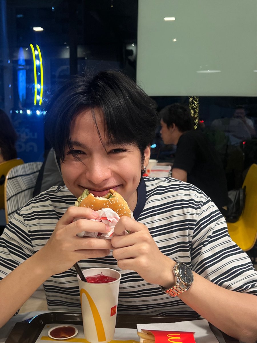f3w_wp's tweet photo. ตะเอ๋😾
#f3w_wp https://t.co/npWLAadmeH
