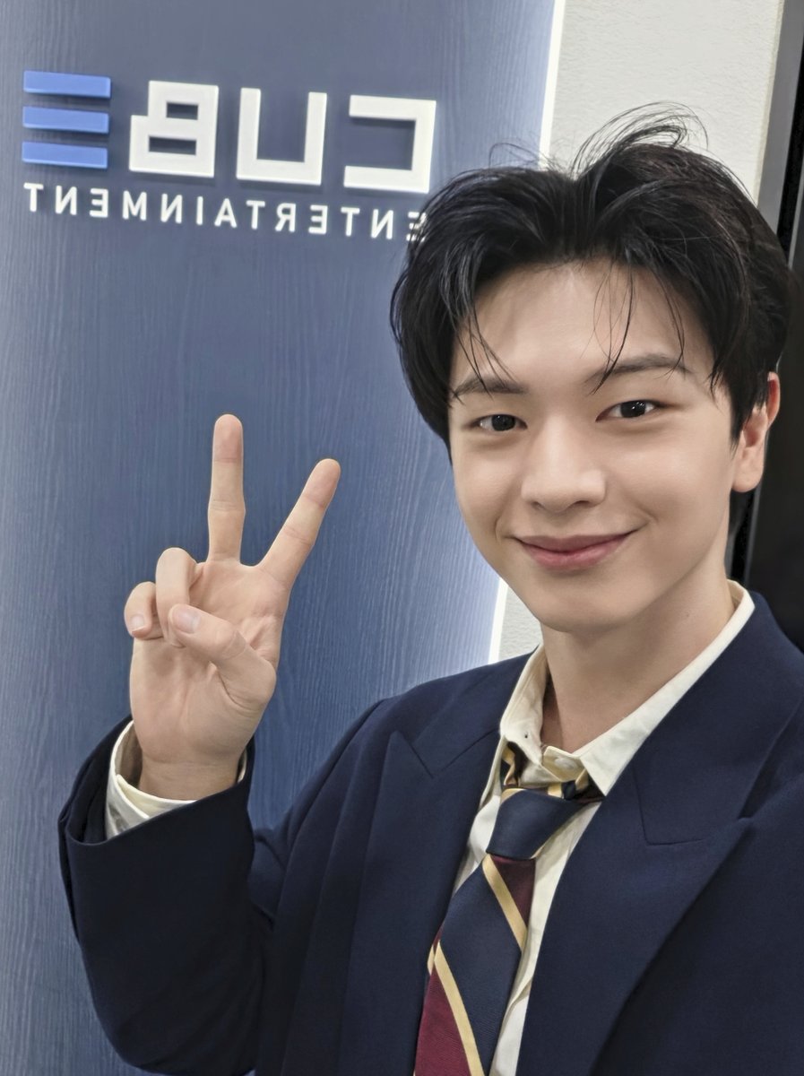 YookSJ_official's tweet photo. [📸] #YOOKs_moment

오칠이가 해야 할 일( •̀ᴗ•́ )و
✔️잘 먹고, 잘 쉬고, 잘 자기

오늘 하루도 수고 많았어요〰️🩵

#육성재 #YOOKSUNGJAE https://t.co/m6BsB0lvvh