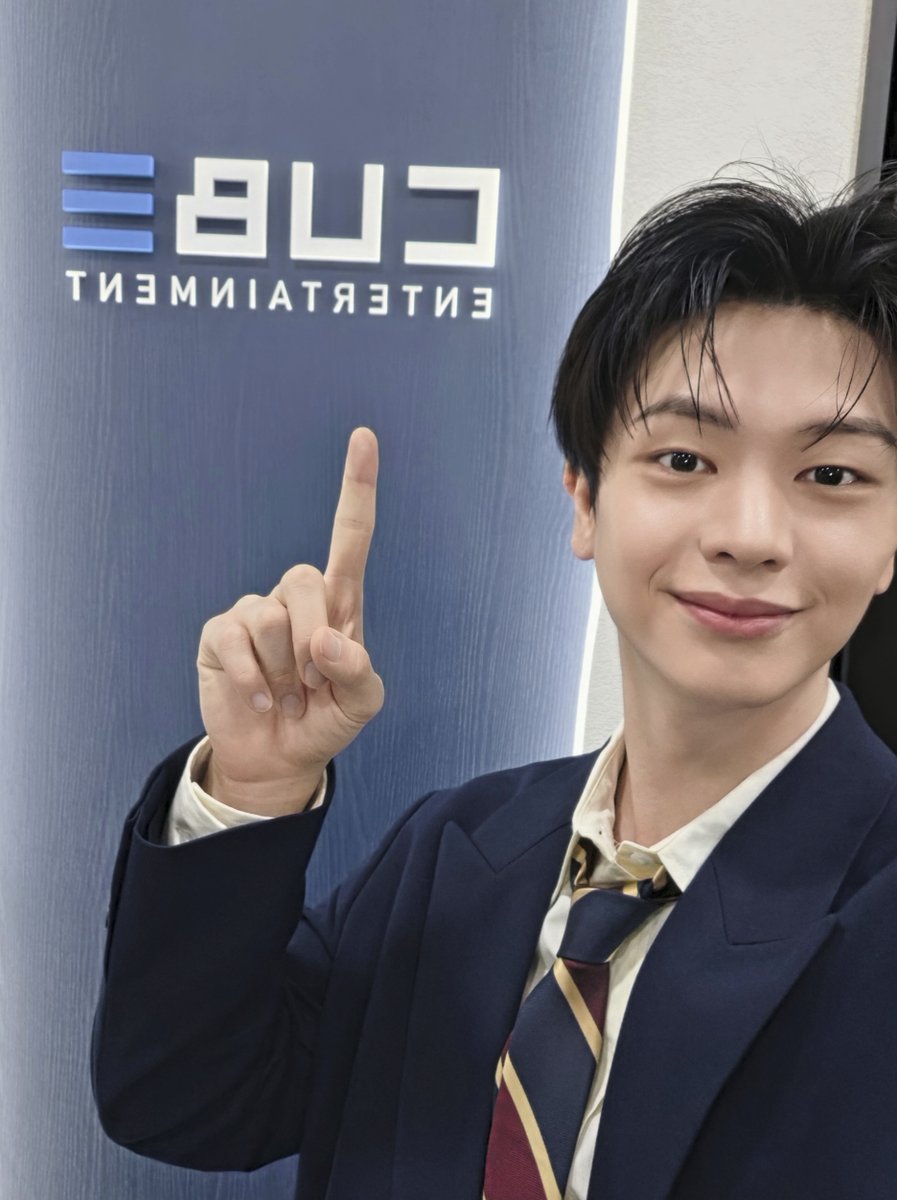 YookSJ_official's tweet photo. [📸] #YOOKs_moment

오칠이가 해야 할 일( •̀ᴗ•́ )و
✔️잘 먹고, 잘 쉬고, 잘 자기

오늘 하루도 수고 많았어요〰️🩵

#육성재 #YOOKSUNGJAE https://t.co/m6BsB0lvvh